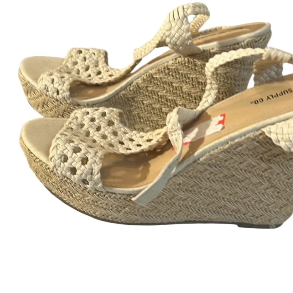 Mossimo Supply Co. Size 10 Ivory platform heels macrame look